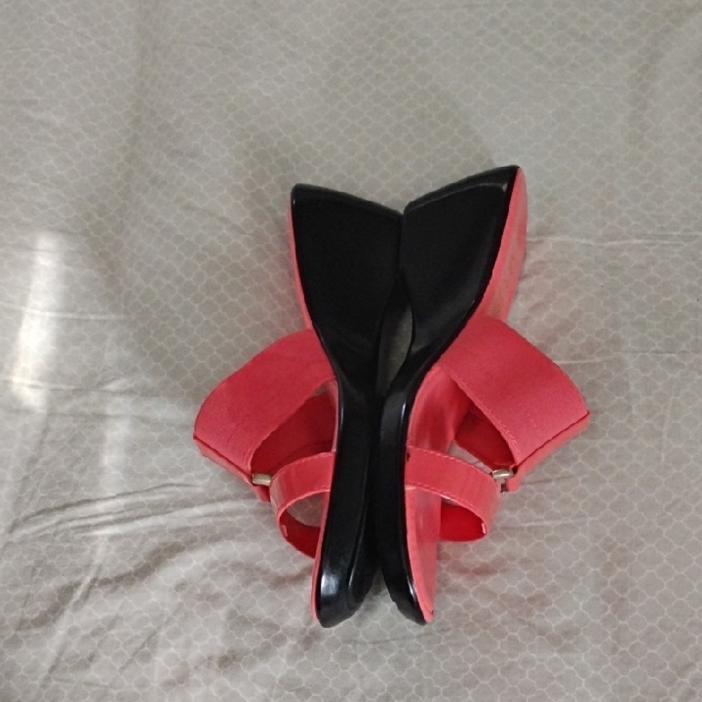 Women's Coral Sandals - Picture 4 of 7